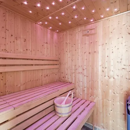 A Stunning - Swimming Pool & Sauna