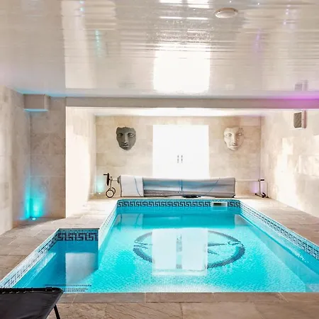 빌라 A Stunning - Swimming Pool & Sauna